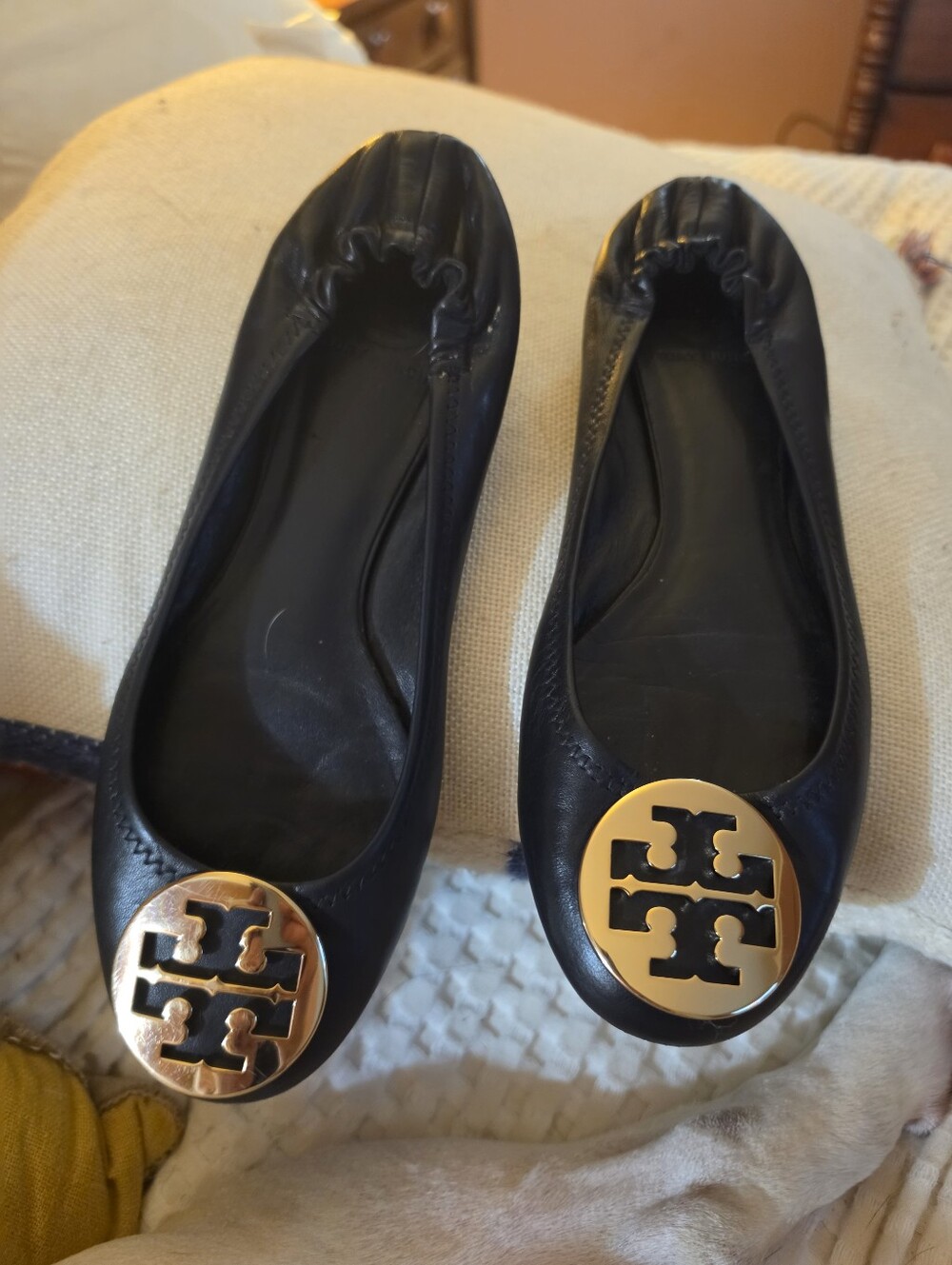 Logo  ballet flats Size 9. Like New!